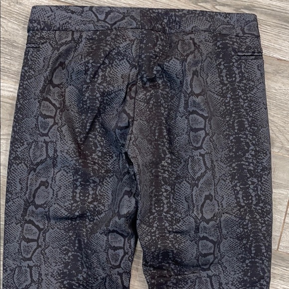 Lyla Renai Alligator Print Golf Pants, Size S - Picture 8 of 9